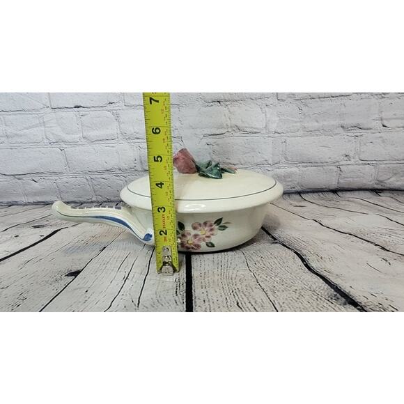 Vintage Red Wing Pottery Hand Painted Casserole with Lid Floral design - Picture 9 of 9